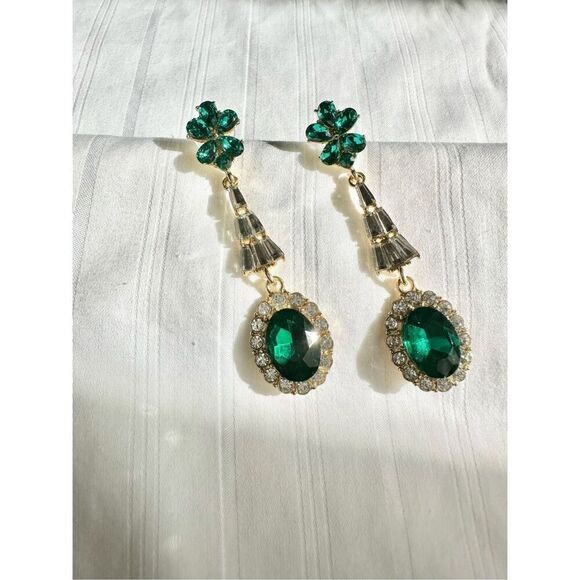 Emerald green dangle pear and oval cut earrings - Picture 2 of 4